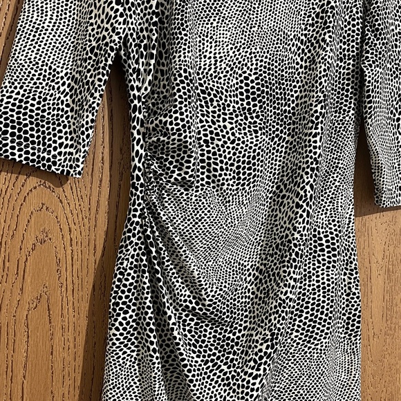 J.McLaughlin Women Ruched Black & Cream Animal Print 3/4 Sleeve Midi Dress Sz-XS - Picture 3 of 6